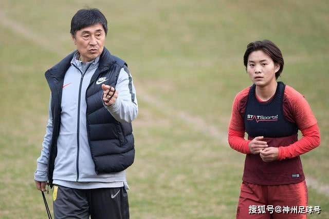 世体：若皇马无法引进罗德里，将考虑水晶宫的亚当·沃顿